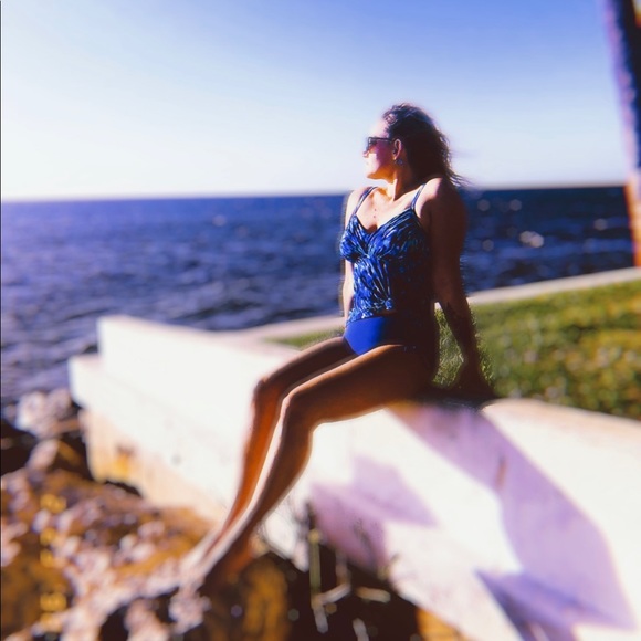 Meet your Posher, Amanda - Picture 3 of 14